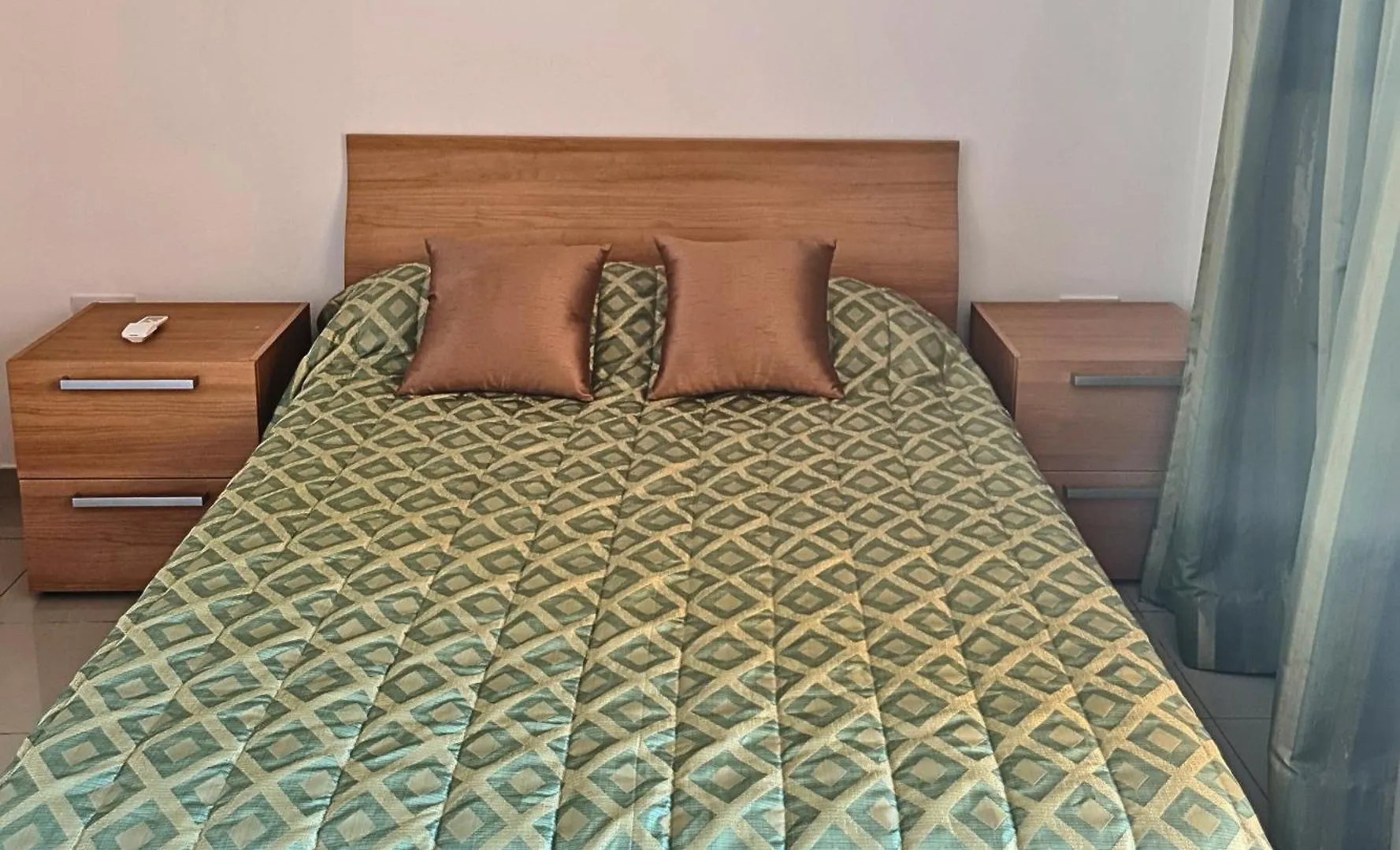 2 Bedroom Seafront Duplex Penthouse In The Heart Of Spinola Bay San Ġiljan 0*,  Malta